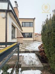 Rodinný dom v pôvodnom stave pár krokov od námestia – Nové Mesto nad Váhom