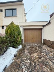 Rodinný dom v pôvodnom stave pár krokov od námestia – Nové Mesto nad Váhom