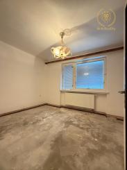 Rodinný dom v pôvodnom stave pár krokov od námestia – Nové Mesto nad Váhom