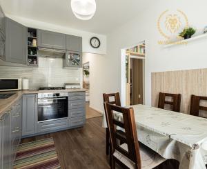 ZNÍŽENÉ NA PREDAJ  4-IZBOVÝ BYT – BRATISLAVA - VRAKUŇA 82 m²