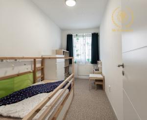 ZNÍŽENÉ NA PREDAJ  4-IZBOVÝ BYT – BRATISLAVA - VRAKUŇA 82 m²