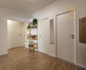 ZNÍŽENÉ NA PREDAJ  4-IZBOVÝ BYT – BRATISLAVA - VRAKUŇA 82 m²
