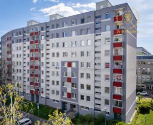 ZNÍŽENÉ NA PREDAJ  4-IZBOVÝ BYT – BRATISLAVA - VRAKUŇA 82 m²