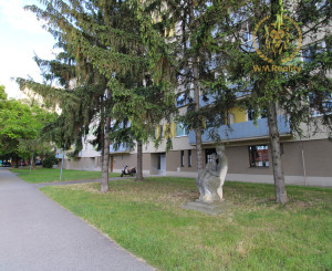 NA PREDAJ - 2,5 izbový byt v centre mesta Hlohovec