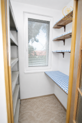 NA PREDAJ - 2,5 izbový byt v centre mesta Hlohovec