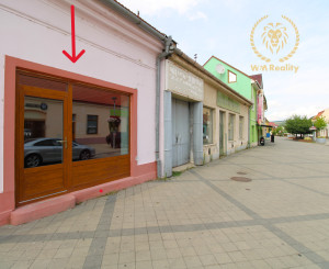 NA PRENÁJOM - Obchodný priestor v Hlohovci na pešej zóne