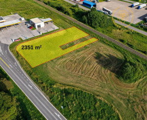 🌾  POZEMOK-2 351 m², PRI VSTUPE DO STAREJ ĽUBOVNE