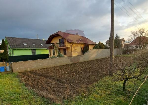 NA PREDAJ POZEMOK V MADUNICIACH