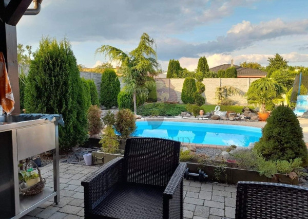 !!Znižená cena!! NA PREDAJ VELKÉ BIELICE - RODINNÝ DOM - 6,5 IZBOVÝ