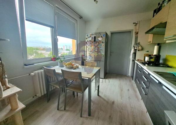 Na predaj 3-izbový byt v centre Seredi