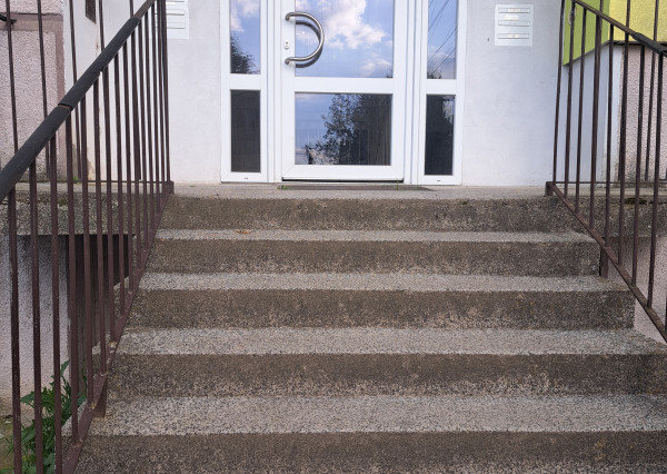 2 izbový byt  na predaj v Senici .