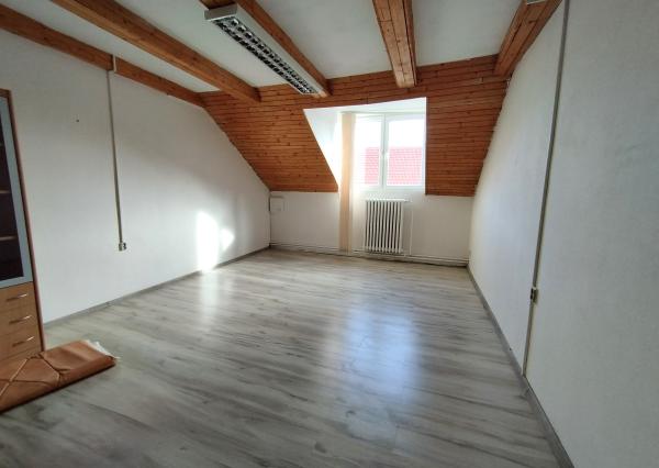 NA PRENÁJOM - Priestory pre kancelárie a služby v Hlohovci