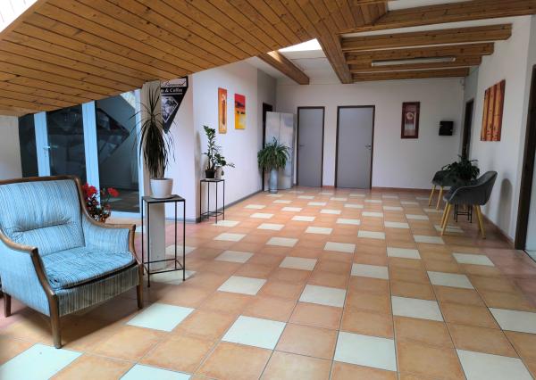 NA PRENÁJOM - Priestory pre kancelárie a služby v Hlohovci