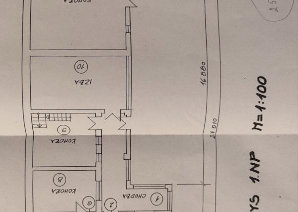 NA PREDAJ-Veľký pozemok so starším rodinným domom v Šoporni