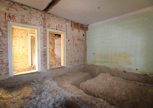 NA PREDAJ - Rodinný dom s veľkým pozemkom - Tepličky