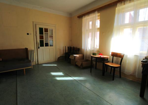 NA PREDAJ - Rodinný dom s veľkým pozemkom - Tepličky