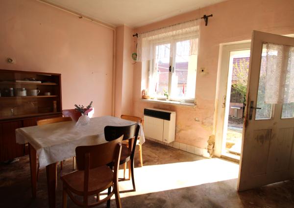 NA PREDAJ - Rodinný dom s veľkým pozemkom - Tepličky