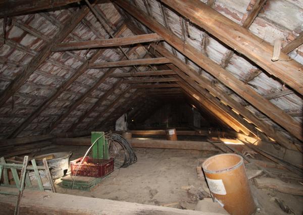 NA PREDAJ - Rodinný dom s veľkým pozemkom - Tepličky