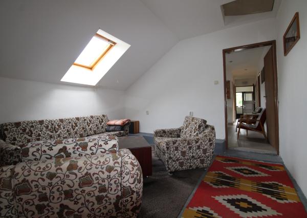 ZNÍŽENÁ CENA - NA PREDAJ - Veľký Rodinný dom Sokolovce