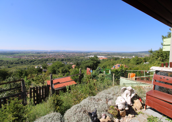 NA PREDAJ - Chatka s pekným výhľadom na Šianci