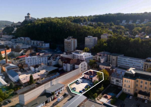 ZNÍŽENÉ Pozemok centrum Trenčín 1 269 m² parkovací dom/ byty