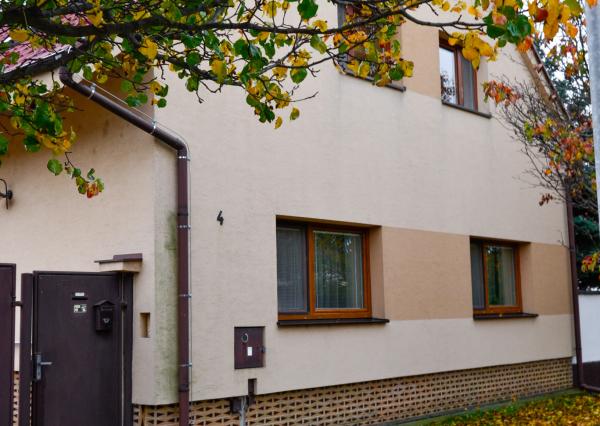 NA PREDAJ RODINNÝ DOM SO SAMOSTATNOU UBYTOVŇOU V OBCI ZAVAR