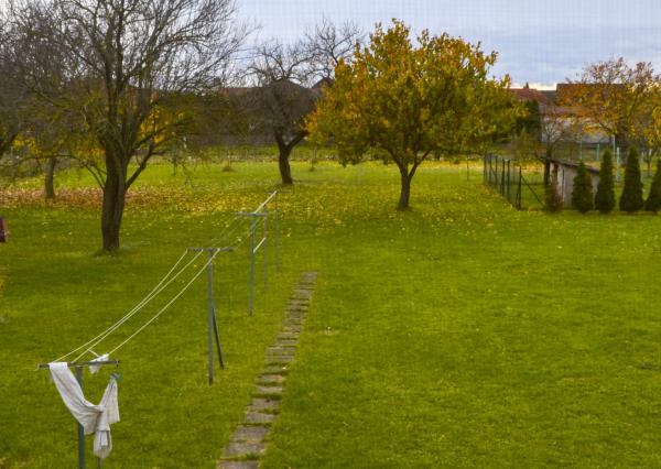 NA PREDAJ RODINNÝ DOM SO SAMOSTATNOU UBYTOVŇOU V OBCI ZAVAR