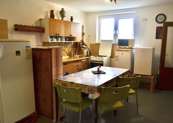 NA PREDAJ RODINNÝ DOM SO SAMOSTATNOU UBYTOVŇOU V OBCI ZAVAR