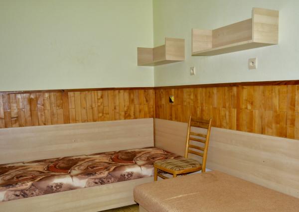 NA PREDAJ RODINNÝ DOM SO SAMOSTATNOU UBYTOVŇOU V OBCI ZAVAR