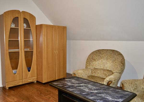 NA PREDAJ RODINNÝ DOM SO SAMOSTATNOU UBYTOVŇOU V OBCI ZAVAR