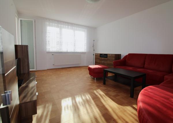 NA PRENÁJOM - 2 - izbový byt v centre Piešťan s parkovaním