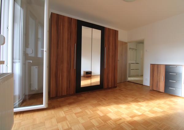 NA PRENÁJOM - 2 - izbový byt v centre Piešťan s parkovaním