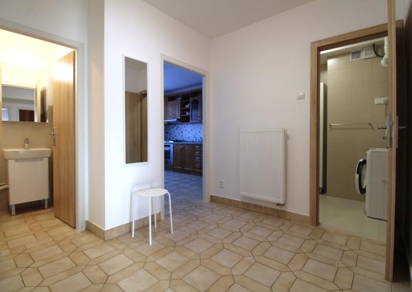 NA PRENÁJOM - 2 - izbový byt v centre Piešťan s parkovaním