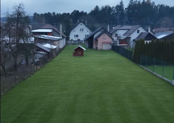 ZNÍŽENÁ CENA !!! NA PREDAJ - POZEMOK NA VÝSTAVBU RODINNÉHO DOMU VALČA 1014 m2