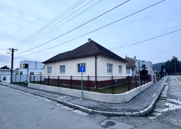 Na predaj rodinný dom v Trenčíne – Sihoť • výborná lokalita