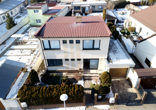 Rodinný dom v pôvodnom stave pár krokov od námestia – Nové Mesto nad Váhom