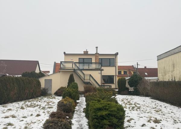 Rodinný dom v pôvodnom stave pár krokov od námestia – Nové Mesto nad Váhom