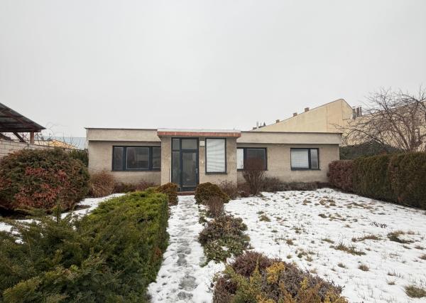 Rodinný dom v pôvodnom stave pár krokov od námestia – Nové Mesto nad Váhom