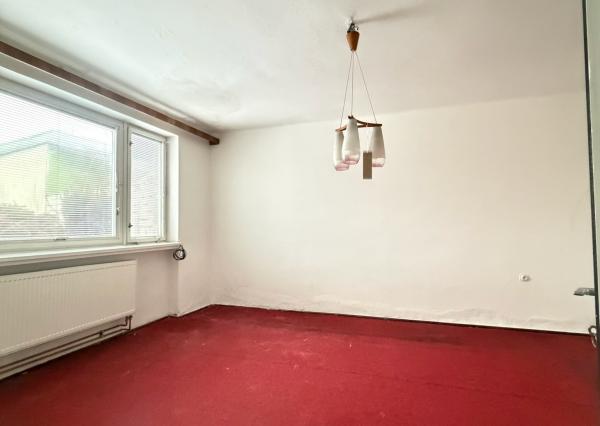 Rodinný dom v pôvodnom stave pár krokov od námestia – Nové Mesto nad Váhom