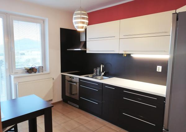 Rezervované Moderný 2-izbový byt s 2 balkónmi, Ilava – SNP