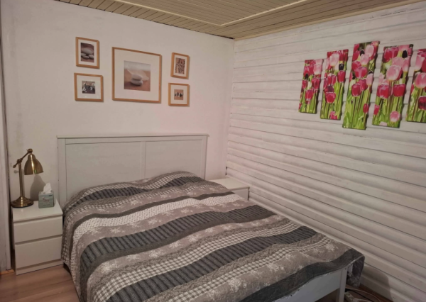 Chata pri lese nad Pieštanmi v chatovej oblasti Striebornica