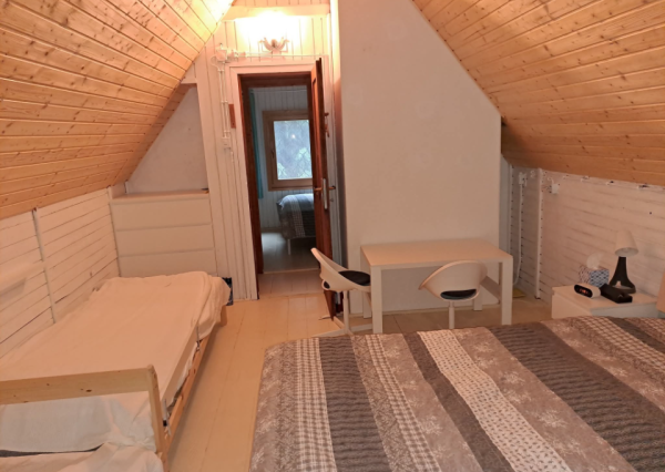 Chata pri lese nad Pieštanmi v chatovej oblasti Striebornica