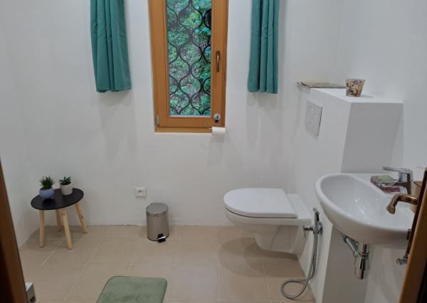 Chata pri lese nad Pieštanmi v chatovej oblasti Striebornica