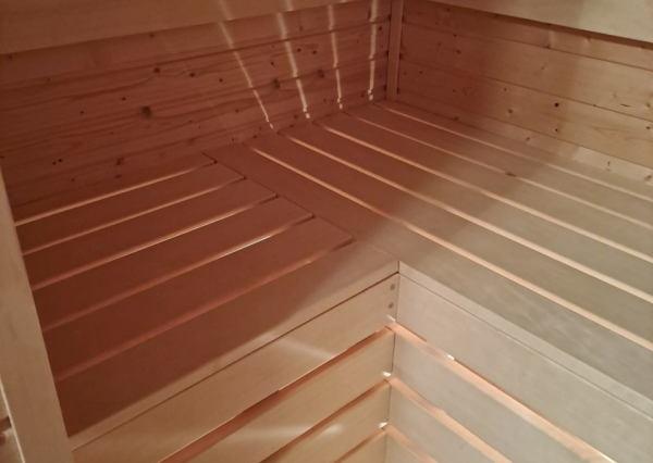 Chata pri lese nad Pieštanmi v chatovej oblasti Striebornica