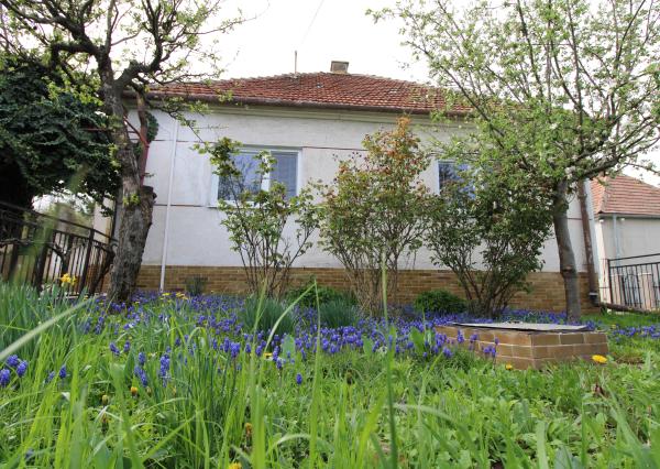 Rezervované - Rodinný dom so záhradou v Sasinkove