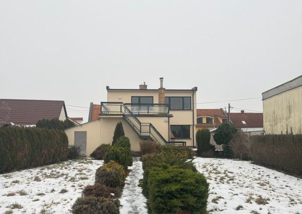 Rodinný dom v pôvodnom stave pár krokov od námestia – Nové Mesto nad Váhom