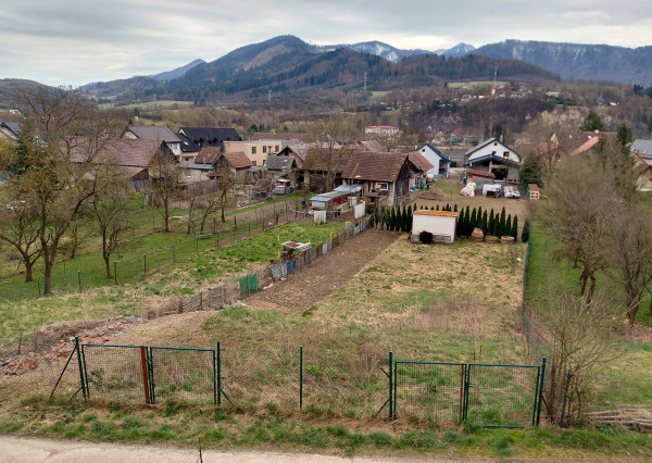 NA PREDAJ STAVEBNÝ POZEMOK STREČNO 462m2