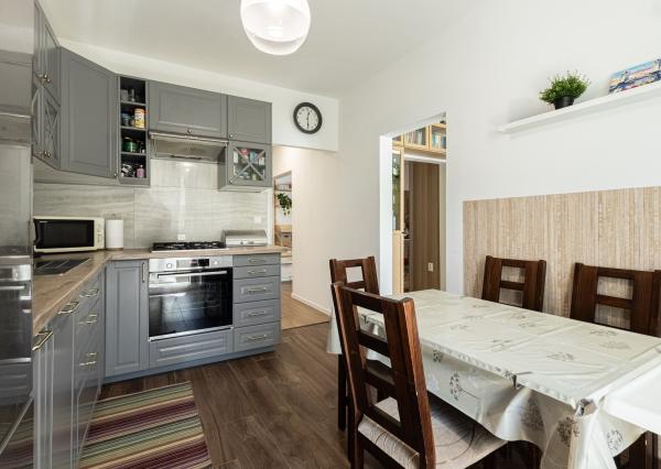 ZNÍŽENÉ NA PREDAJ  4-IZBOVÝ BYT – BRATISLAVA - VRAKUŇA 82 m²