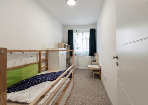 ZNÍŽENÉ NA PREDAJ  4-IZBOVÝ BYT – BRATISLAVA - VRAKUŇA 82 m²