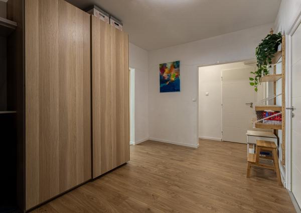 ZNÍŽENÉ NA PREDAJ  4-IZBOVÝ BYT – BRATISLAVA - VRAKUŇA 82 m²